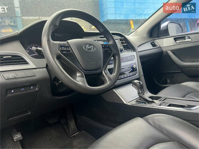 Серый Хендай Соната, объемом двигателя 2 л и пробегом 266 тыс. км за 8750 $, фото 8 на Automoto.ua