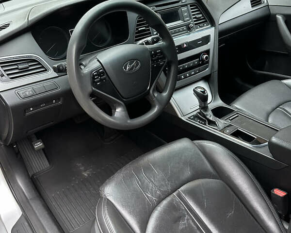 Серый Хендай Соната, объемом двигателя 2 л и пробегом 264 тыс. км за 7999 $, фото 7 на Automoto.ua