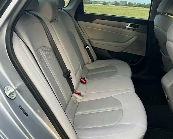 Сірий Хендай Соната, об'ємом двигуна 2.4 л та пробігом 184 тис. км за 10700 $, фото 12 на Automoto.ua