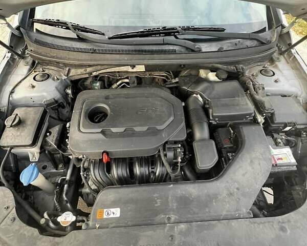 Сірий Хендай Соната, об'ємом двигуна 2.4 л та пробігом 184 тис. км за 10700 $, фото 59 на Automoto.ua