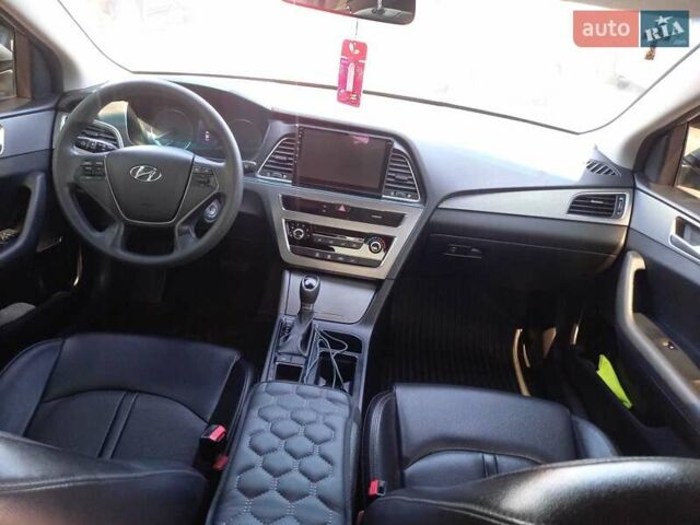 Серый Хендай Соната, объемом двигателя 2 л и пробегом 231 тыс. км за 9100 $, фото 15 на Automoto.ua