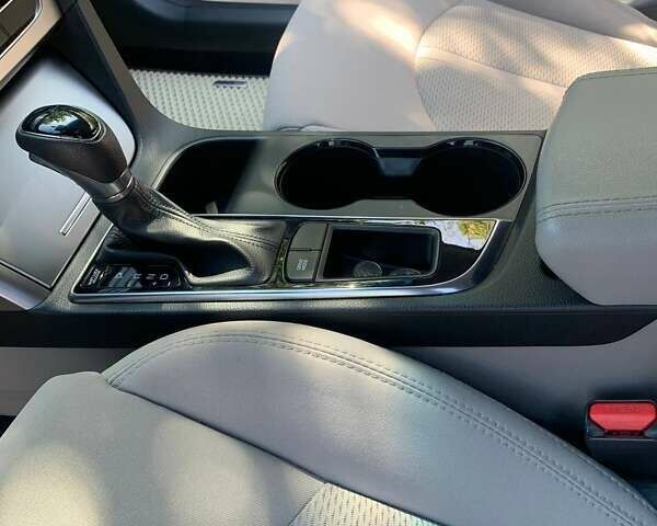 Серый Хендай Соната, объемом двигателя 2.36 л и пробегом 99 тыс. км за 12200 $, фото 8 на Automoto.ua