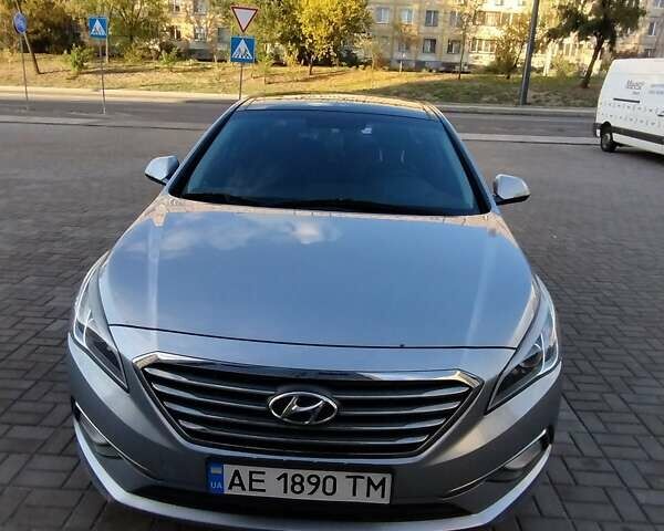 Серый Хендай Соната, объемом двигателя 2 л и пробегом 241 тыс. км за 12000 $, фото 7 на Automoto.ua