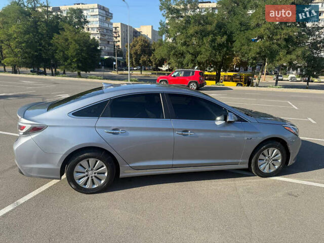 Хендай Соната 2015 в Киеве на Automoto.ua Серый Хендай Соната, объемом двигателя 2 л и пробегом 213 тыс. км за 11900 $, фото 10 на Automoto.ua