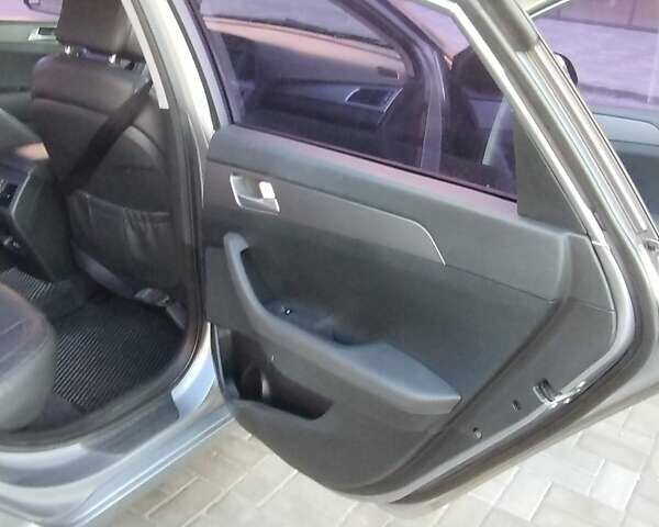 Серый Хендай Соната, объемом двигателя 2 л и пробегом 241 тыс. км за 12000 $, фото 17 на Automoto.ua