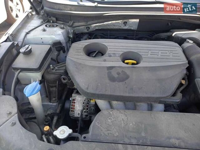 Сірий Хендай Соната, об'ємом двигуна 2 л та пробігом 231 тис. км за 8900 $, фото 34 на Automoto.ua