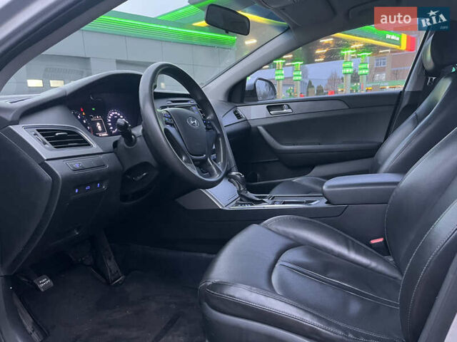 Серый Хендай Соната, объемом двигателя 2 л и пробегом 266 тыс. км за 8150 $, фото 6 на Automoto.ua