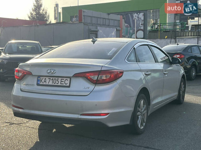 Серый Хендай Соната, объемом двигателя 2 л и пробегом 266 тыс. км за 9750 $, фото 2 на Automoto.ua