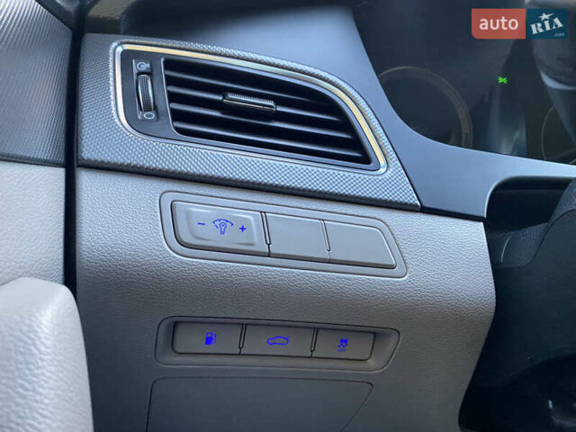 Серый Хендай Соната, объемом двигателя 2.36 л и пробегом 40 тыс. км за 10700 $, фото 20 на Automoto.ua