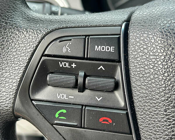 Сірий Хендай Соната, об'ємом двигуна 2.36 л та пробігом 170 тис. км за 9999 $, фото 19 на Automoto.ua