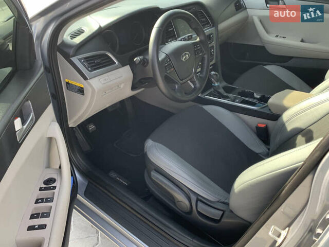 Серый Хендай Соната, объемом двигателя 2.36 л и пробегом 40 тыс. км за 11800 $, фото 17 на Automoto.ua