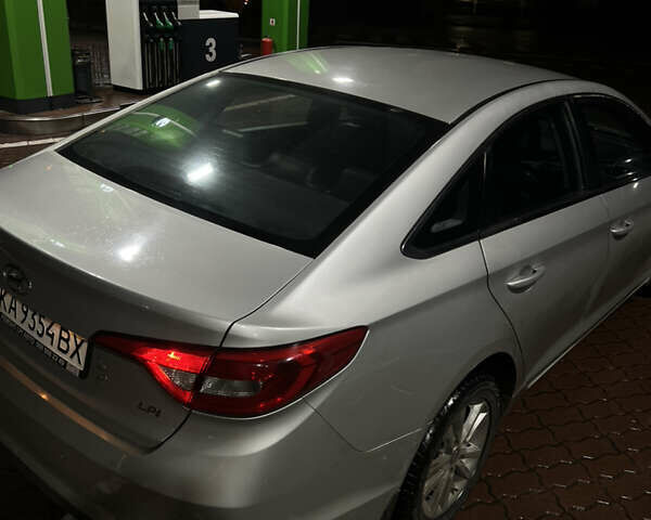 Серый Хендай Соната, объемом двигателя 2 л и пробегом 504 тыс. км за 6999 $, фото 5 на Automoto.ua