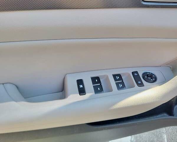 Серый Хендай Соната, объемом двигателя 2.36 л и пробегом 210 тыс. км за 11000 $, фото 15 на Automoto.ua