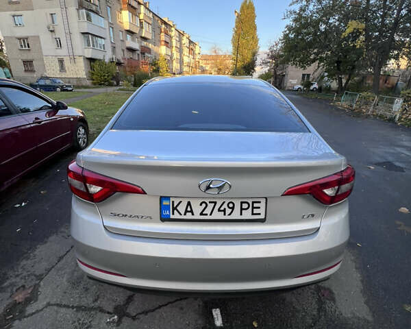 Хендай Соната 2015 в Киеве на Automoto.ua Серый Хендай Соната, объемом двигателя 2 л и пробегом 498 тыс. км за 8600 $, фото 2 на Automoto.ua