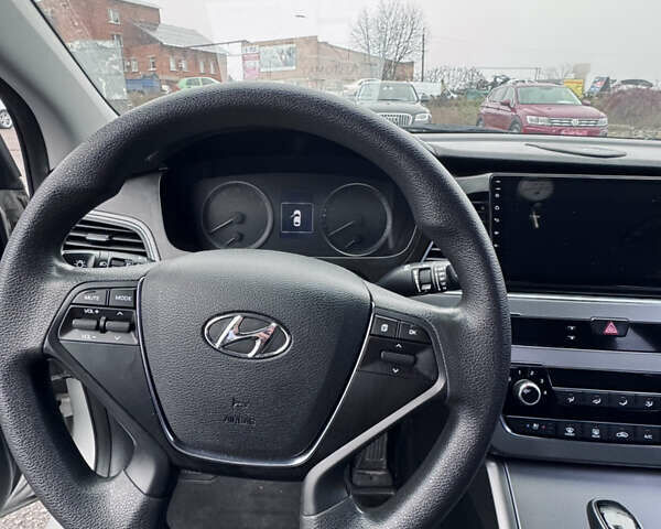 Сірий Хендай Соната, об'ємом двигуна 2 л та пробігом 169 тис. км за 11300 $, фото 16 на Automoto.ua