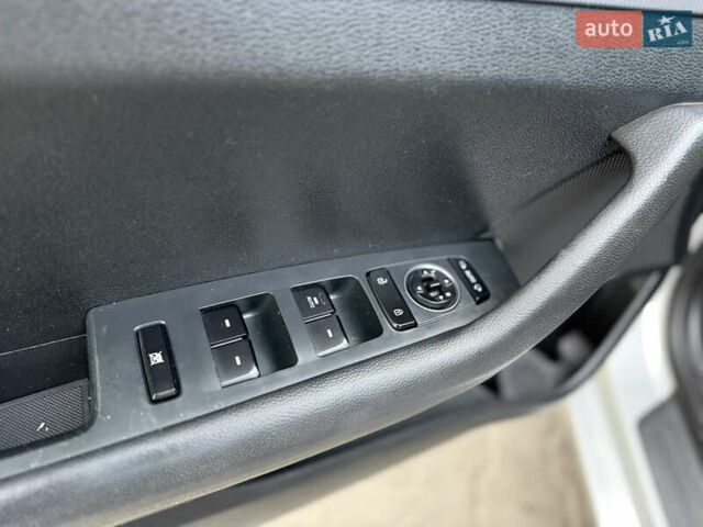 Серый Хендай Соната, объемом двигателя 2 л и пробегом 320 тыс. км за 7999 $, фото 13 на Automoto.ua