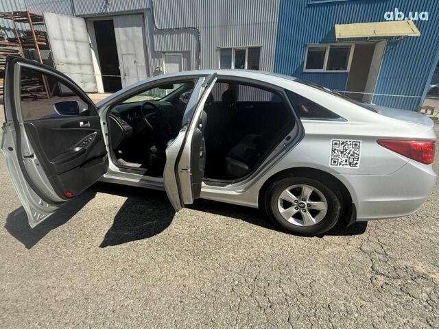 Хендай Соната 2015 у Києві на Automoto.ua Сірий Хендай Соната, об'ємом двигуна 2 л та пробігом 321 тис. км за 7000 $, фото 19 на Automoto.ua