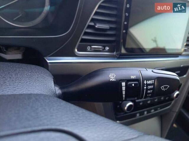 Сірий Хендай Соната, об'ємом двигуна 2 л та пробігом 231 тис. км за 8900 $, фото 32 на Automoto.ua
