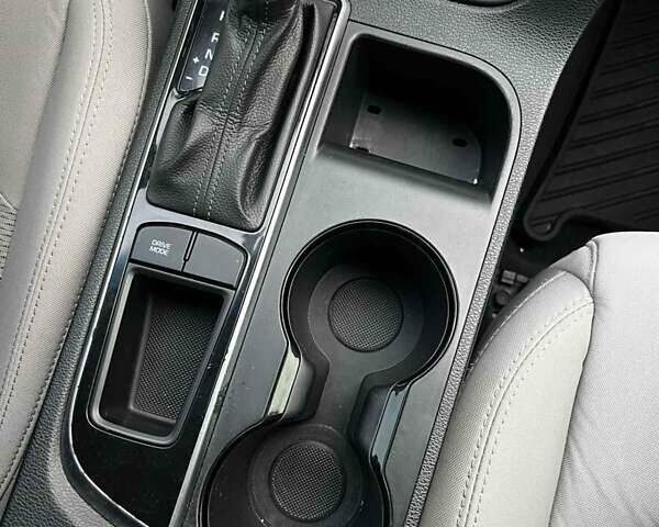 Сірий Хендай Соната, об'ємом двигуна 2.4 л та пробігом 184 тис. км за 10700 $, фото 33 на Automoto.ua