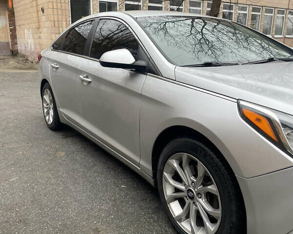 Серый Хендай Соната, объемом двигателя 2.36 л и пробегом 163 тыс. км за 9500 $, фото 1 на Automoto.ua