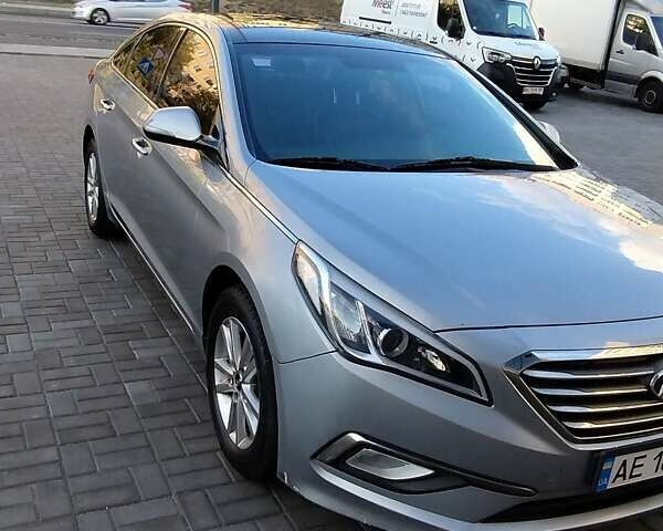 Серый Хендай Соната, объемом двигателя 2 л и пробегом 241 тыс. км за 12000 $, фото 5 на Automoto.ua