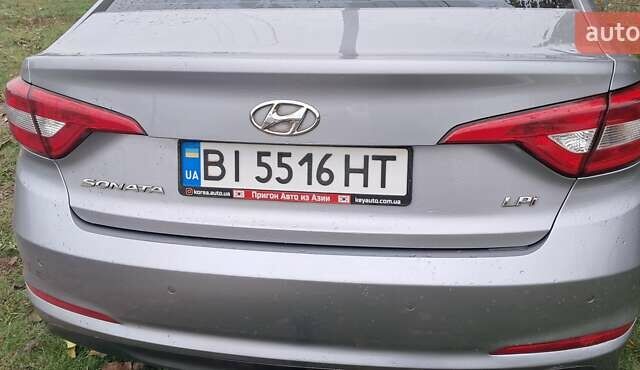 Серый Хендай Соната, объемом двигателя 2 л и пробегом 250 тыс. км за 10000 $, фото 3 на Automoto.ua