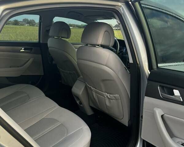 Сірий Хендай Соната, об'ємом двигуна 2.4 л та пробігом 184 тис. км за 10700 $, фото 10 на Automoto.ua