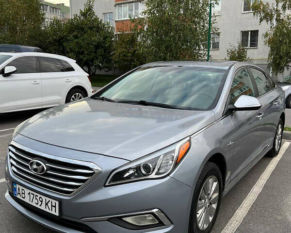 Серый Хендай Соната, объемом двигателя 2 л и пробегом 240 тыс. км за 9950 $, фото 2 на Automoto.ua