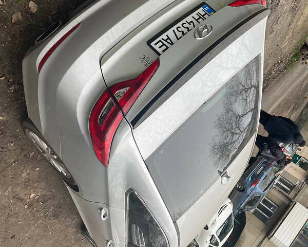 Серый Хендай Соната, объемом двигателя 2.36 л и пробегом 150 тыс. км за 10000 $, фото 3 на Automoto.ua