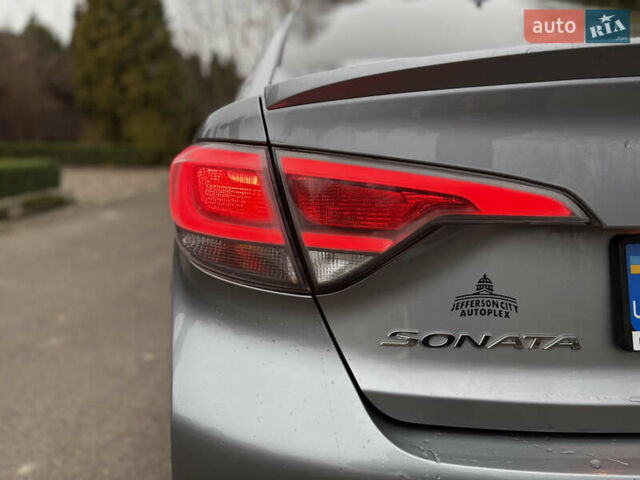 Сірий Хендай Соната, об'ємом двигуна 2 л та пробігом 200 тис. км за 13900 $, фото 5 на Automoto.ua