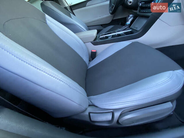 Серый Хендай Соната, объемом двигателя 2.36 л и пробегом 40 тыс. км за 10700 $, фото 32 на Automoto.ua