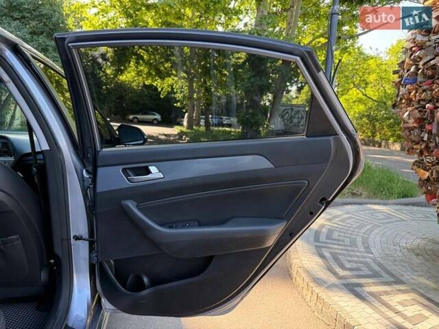 Серый Хендай Соната, объемом двигателя 2 л и пробегом 122 тыс. км за 12500 $, фото 26 на Automoto.ua