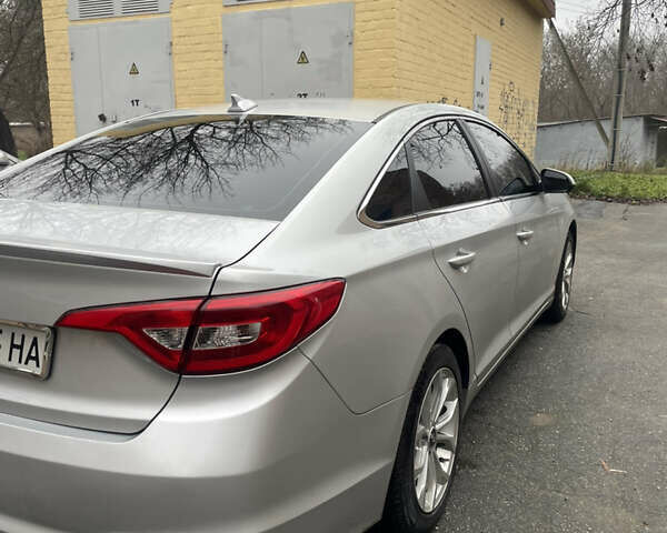 Серый Хендай Соната, объемом двигателя 2.36 л и пробегом 163 тыс. км за 9500 $, фото 4 на Automoto.ua