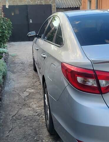 Серый Хендай Соната, объемом двигателя 2.36 л и пробегом 106 тыс. км за 11000 $, фото 5 на Automoto.ua