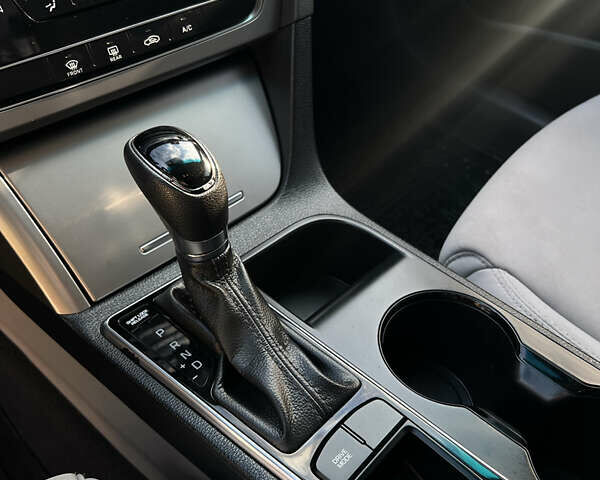 Серый Хендай Соната, объемом двигателя 2.36 л и пробегом 174 тыс. км за 10600 $, фото 20 на Automoto.ua