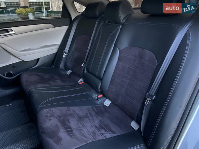 Серый Хендай Соната, объемом двигателя 2.36 л и пробегом 178 тыс. км за 11599 $, фото 15 на Automoto.ua