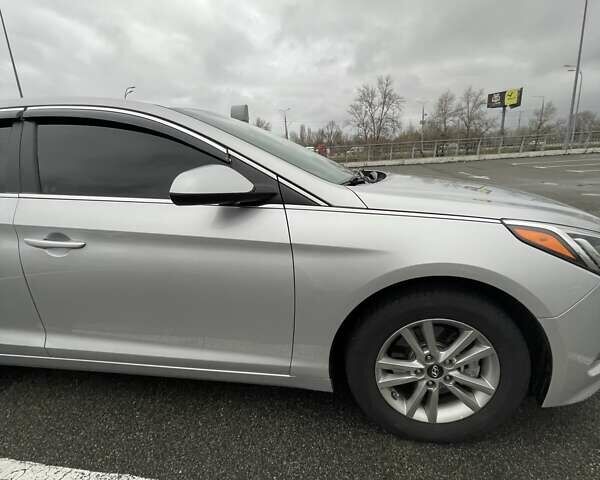 Сірий Хендай Соната, об'ємом двигуна 2.36 л та пробігом 148 тис. км за 8900 $, фото 4 на Automoto.ua