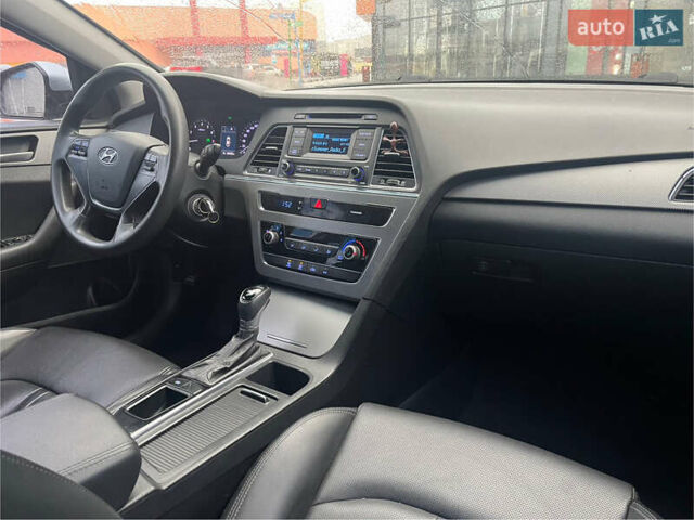 Серый Хендай Соната, объемом двигателя 2 л и пробегом 266 тыс. км за 8750 $, фото 7 на Automoto.ua