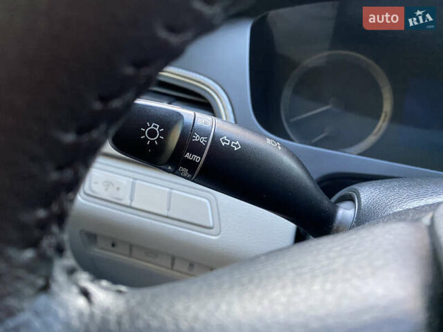 Серый Хендай Соната, объемом двигателя 2.36 л и пробегом 40 тыс. км за 10700 $, фото 24 на Automoto.ua