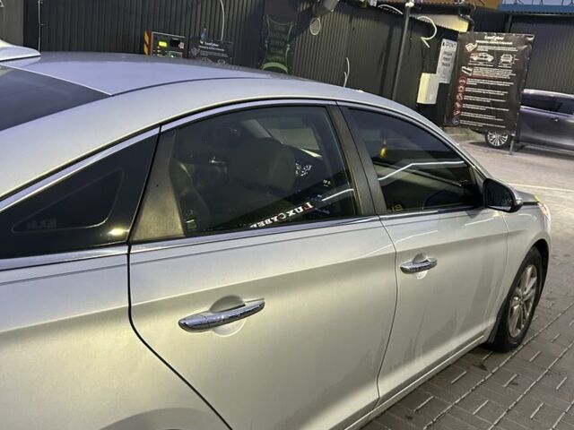 Серый Хендай Соната, объемом двигателя 1.6 л и пробегом 3 тыс. км за 10500 $, фото 1 на Automoto.ua