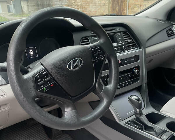 Серый Хендай Соната, объемом двигателя 2.36 л и пробегом 163 тыс. км за 9500 $, фото 7 на Automoto.ua