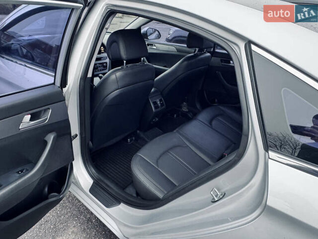 Сірий Хендай Соната, об'ємом двигуна 2 л та пробігом 169 тис. км за 11300 $, фото 4 на Automoto.ua