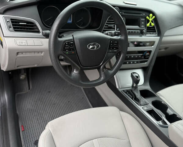 Сірий Хендай Соната, об'ємом двигуна 2.36 л та пробігом 160 тис. км за 9500 $, фото 8 на Automoto.ua