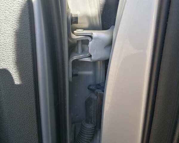 Сірий Хендай Соната, об'ємом двигуна 2 л та пробігом 335 тис. км за 9200 $, фото 2 на Automoto.ua