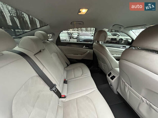 Серый Хендай Соната, объемом двигателя 2.36 л и пробегом 110 тыс. км за 9999 $, фото 28 на Automoto.ua