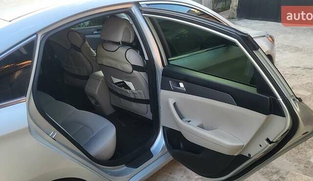 Серый Хендай Соната, объемом двигателя 2.36 л и пробегом 106 тыс. км за 11000 $, фото 6 на Automoto.ua