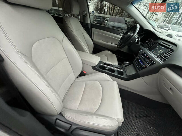 Серый Хендай Соната, объемом двигателя 2.36 л и пробегом 110 тыс. км за 9999 $, фото 30 на Automoto.ua