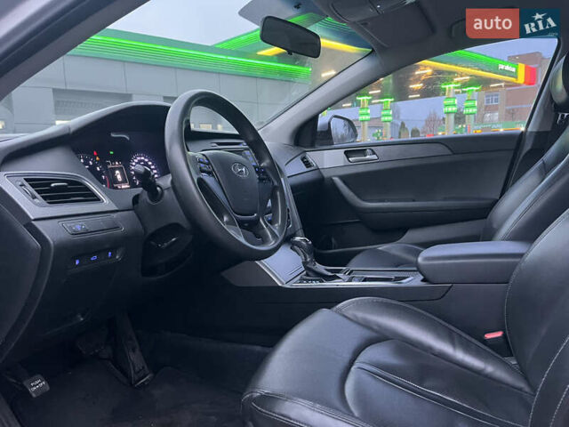 Серый Хендай Соната, объемом двигателя 2 л и пробегом 266 тыс. км за 8150 $, фото 5 на Automoto.ua
