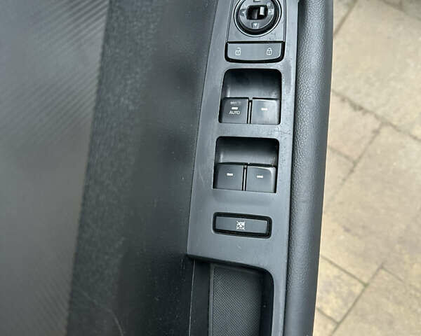 Серый Хендай Соната, объемом двигателя 2 л и пробегом 264 тыс. км за 7999 $, фото 12 на Automoto.ua