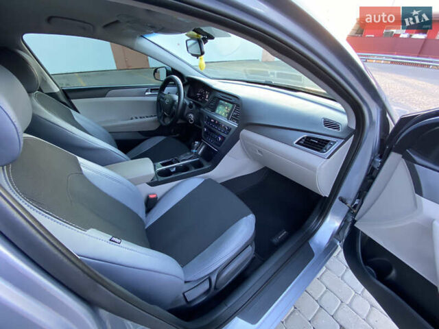 Серый Хендай Соната, объемом двигателя 2.36 л и пробегом 40 тыс. км за 10700 $, фото 31 на Automoto.ua